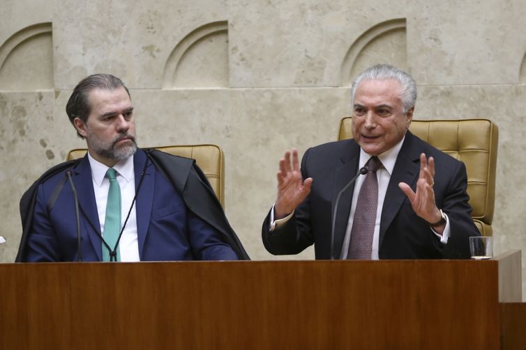 O presidente do STF, ministro Dias Toffoli, e o presidente Michel Temer participam de sessão solene no Supremo Tribunal Federal (STF) em comemoração aos 30 anos da Constituição brasileira.