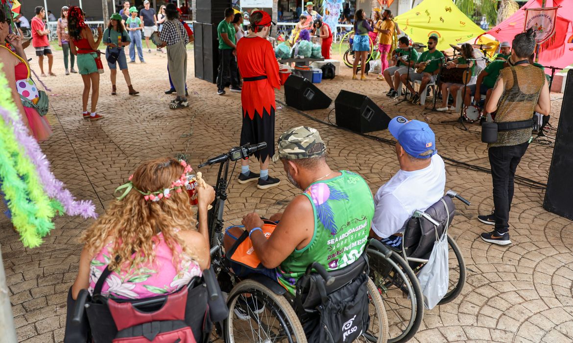 Brasília (DF), 03/03/2025 - Bloco carnavalesco, Deficiente é a Mãe, na ruas de Braília.
Foto: Jose Cruz/Agência Brasil