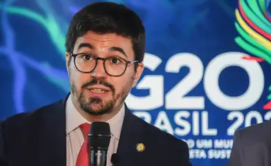 Brasília (DF), 06/02/2024, O assessor internacional do MEC, Francisco Figueiredo de Souza, durante entrevista coletiva para falar do balanço do grupo de trabalho do G20.  Foto: Antonio Cruz/Agência Brasil