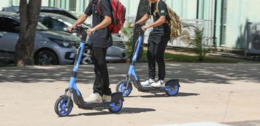 Patinetes disponibilizados pela Secretaria de Transporte e Mobilidade do Distrito Federal