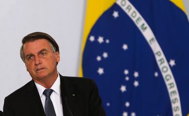 O presidente Jair Bolsonaro participa da solenidade de assinatura dos decretos do Auxílio Gás e do Programa Alimenta Brasil, no Palácio do Planalto