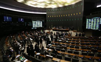 Brasília - O Plenário da Câmara aprovou, entre outras matérias, a Medida Provisória 723/16, que prorroga, por três anos, o Programa Mais Médicos (Fabio Rodrigues Pozzebom/Agência Brasil)