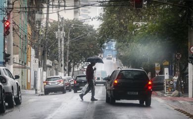 São Paulo (SP), 19/10/2024 - Cidade amanhece com chuva fraca pela manhã de sábado (19). Foto: Paulo Pinto/Agência Brasil