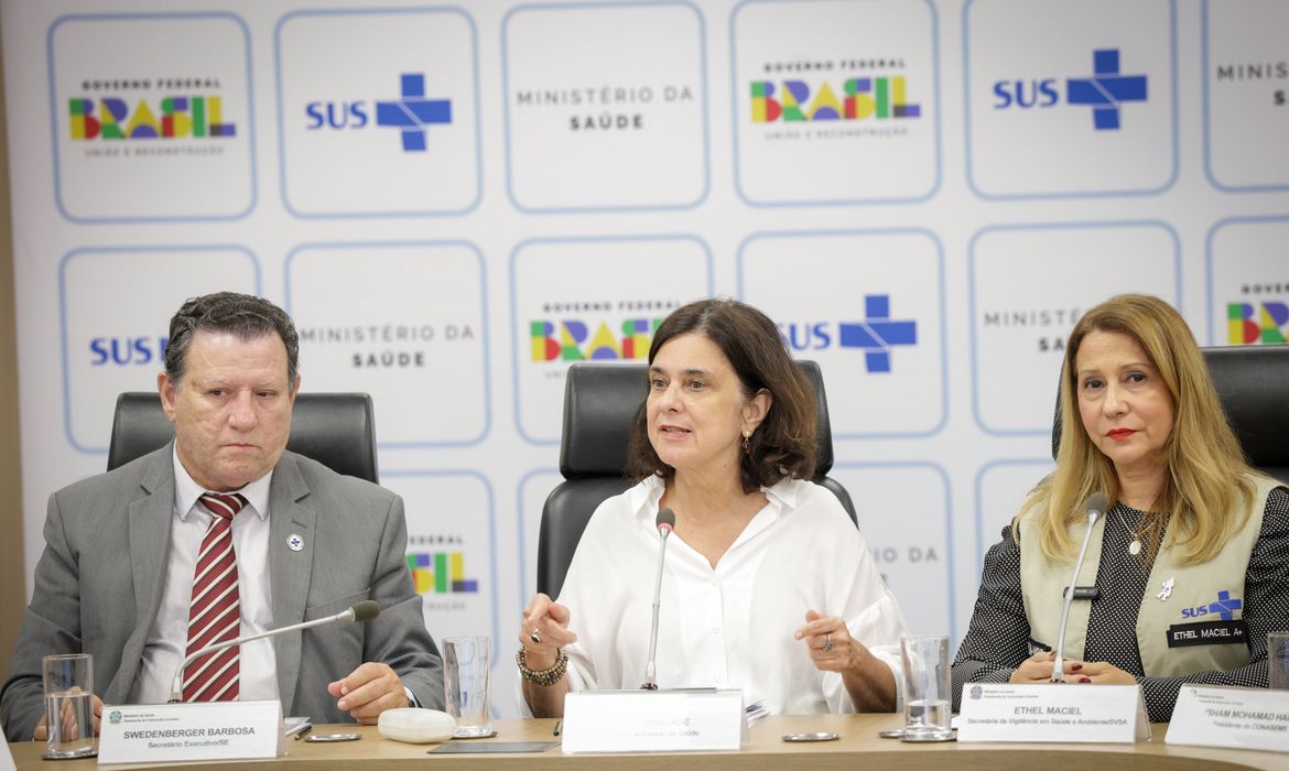 Ministra Nísia Trindade atualiza cenário epidemiológico da dengue e ações de enfrentamento e prevenção. Foto: SECOM/MS