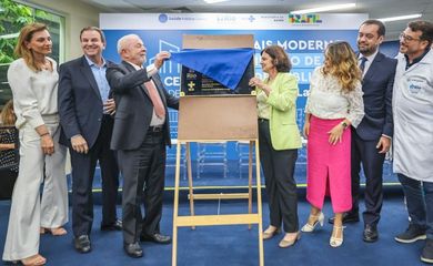 Lula e a ministra da Saúde Nisia Trindade inauguram o Super Centro Carioca de Saúde