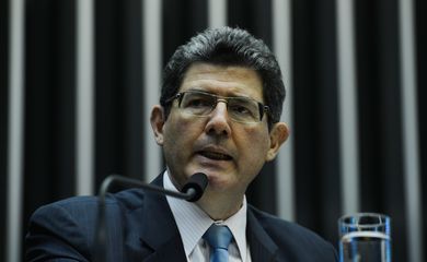 Brasília - O ministro da Fazenda, Joaquim Levy, fala sobre o ajuste fiscal durante sessão plenária da Câmara (Valter Campanato/Agência Brasil)