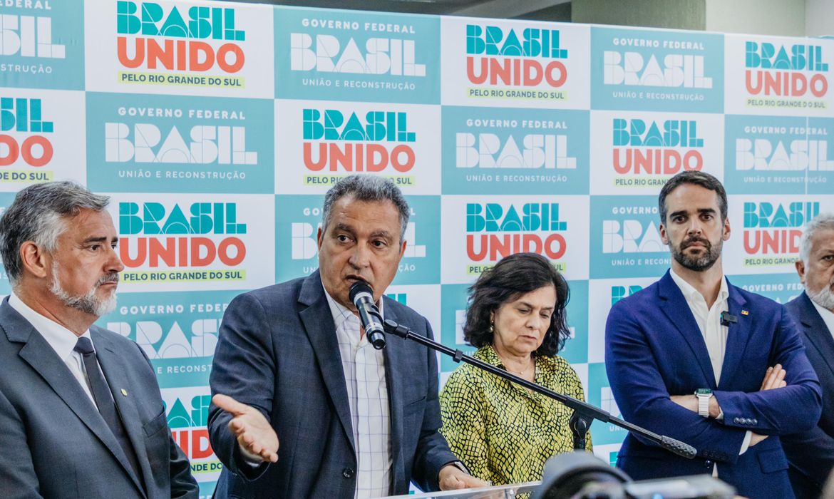 Porto Alegre (RS), 28/01/2025 - O ministro da Casa Civil, Rui Costa, durante visita acompanhado da ministra da Saúde, Nísia Trindade e o govenador Eduardo Leite com objetivo de manter reuniões com o governo do Estado e prefeitos, para vistoriar das obras do Novo PAC e atualizar as ações do governo federal para a reconstrução do Rio Grande do Sul. Foto: Wagner Lopes/CC