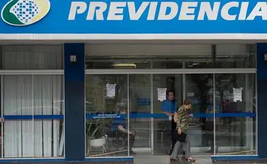 Servidores do Instituto Nacional do Seguro Social (INSS) entraram em greve por tempo indeterminado. Eles reivindicam reajuste salarial de 27,5% e melhores condições de trabalho (Marcelo Camargo/Agência Brasil)