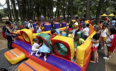 Brasília -  O bloco de rua Carnapati reúne crianças no carnaval brasiliense (Wilson Dias/Agência Brasil)