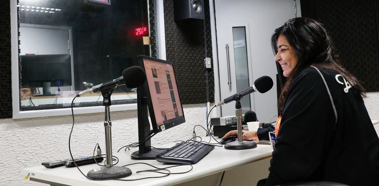 Apresentadora do É Tudo Brasil, Gláucia Araújo