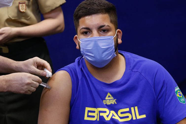 Vacinação de atletas olímpicos brasileiros que disputarão os jogos de Tóquio, no Japão.
