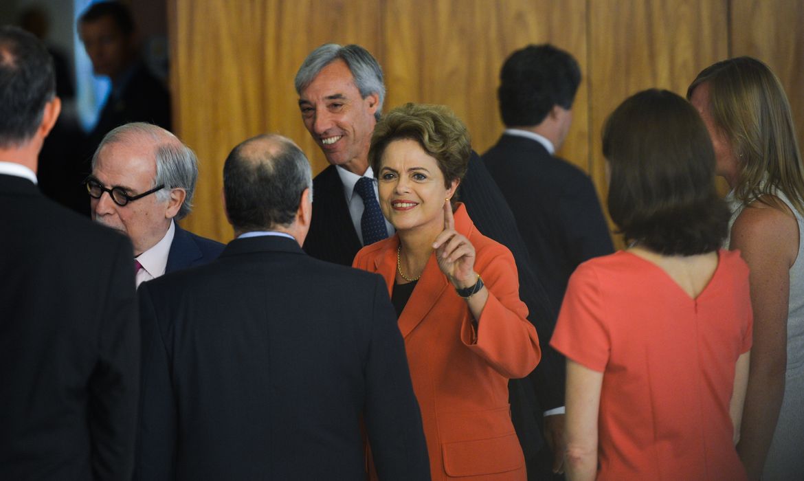 Brasília - A presidenta Dilma Rousseff recebe as cartas credenciais de 22 novos embaixadores no país em cerimônia no Palácio do Planalto (José Cruz/Agência Brasil)