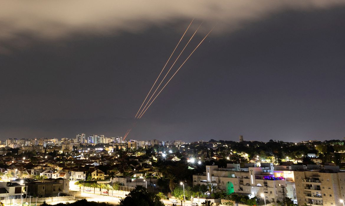 An anti-missile system operates after Iran launched drones and missiles towards Israel, as seen from Ashkelon, Israel April 14, 2024. REUTERS/Amir Cohen TPX IMAGES OF THE DAY