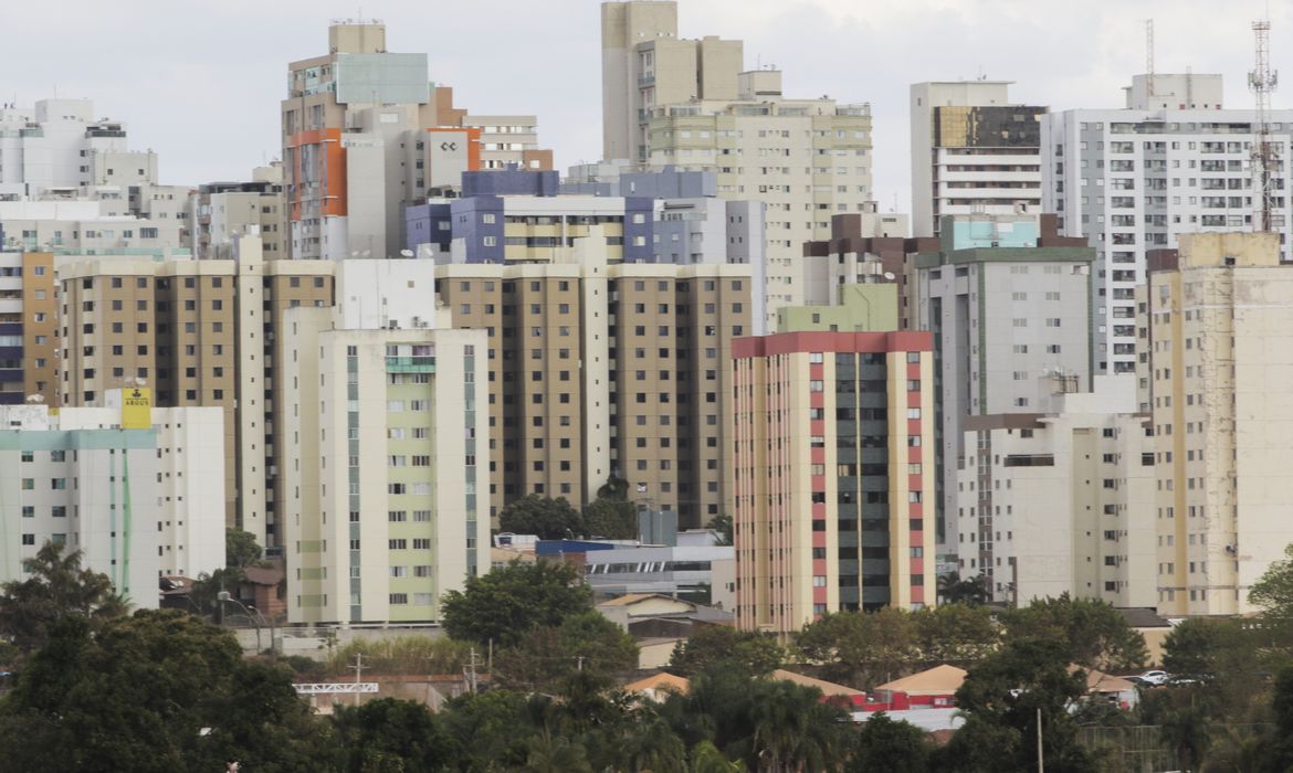 Águas Claras é uma região administrativa do Distrito Federal brasileiro, Localizada a 22 km do centro da capital.