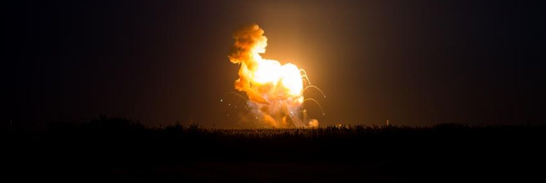 Foguete de carga da Nasa explode segundos após lançamento