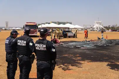 Brasília (DF), 09/09/2025 - Banheiros químicos são incendiados na Esplanada dos Ministérios
Ao todo, dez banheiros químicos foram incendiados. Ainda não se sabe as causas nem responsáveis pelo incêndio.
Foto: Joédson Alves/Agência Brasil