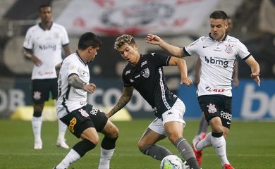 Botafogo vence Corinthians por 2 a 1, na Neo Qúmica Arena - série A, Brasileirão -