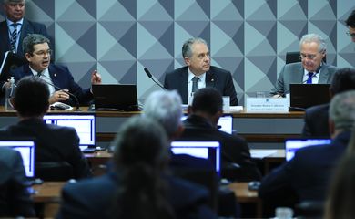 Brasília - 07/10/2025 - Reunião da Comissão Mista da Medida Provisória n° 1303  para apreciar e votar o parecer do deputado Carlos Zarattini (PT-SP). A MP trata da tributação de aplicações financeiras ate então isentas (como LCA e LCI) e de criptomoedas.Foto: Lula Marques/Agência Brasil.