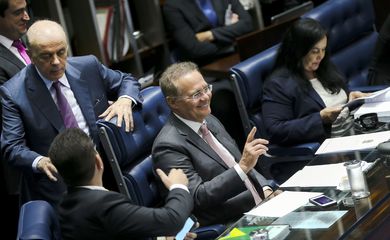 Brasília - Senadores se reúnem em plenário para eleger comissão que analisará a admissibilidade do pedido de impeachment da presidenta Dilma Rousseff  (Marcelo Camargo/Agência Brasil)