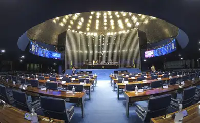 Plenário do Senado Federal durante sessão deliberativa ordinária semipresencial..
Na ordem do dia, o PL 940/2022, que aumenta os limites para o desconto e concede incentivo extra para doações a ações desportivas de inclusão social. Também deve ser analisada a MP 1.107/2022, que institui o Programa de Simplificação do Microcrédito Digital para Empreendedores, o SIM Digital. Na pauta, ainda, a MP 1.111/2022, que libera R$ 1,2 bilhão a agricultores atingidos pela seca.
Plenário vazio antes do início da sessão.
Foto: Roque de Sá/Agência Senado