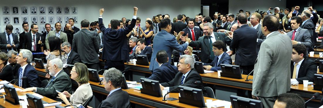 Câmara dos Deputados: CCJ aprova redução da maioridade penal Câmara dos Deputados: CCJ aprova redução da maioridade penal