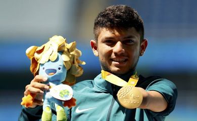Medalha de ouro, o brasileiro Petrucio Ferreira dos Santos quebrou recorde mundial dos 100 metros rasos