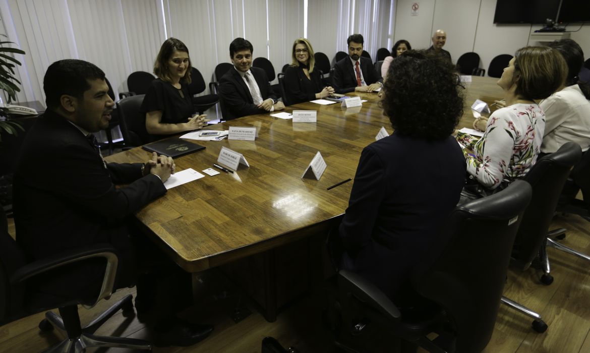 O ministro da Indústria, Comércio Exterior e Serviços (MDIC), Marcos Jorge, assina a adesão do ministério à Rede Brasil do Pacto Global da Organização das Nações Unidas (ONU). 