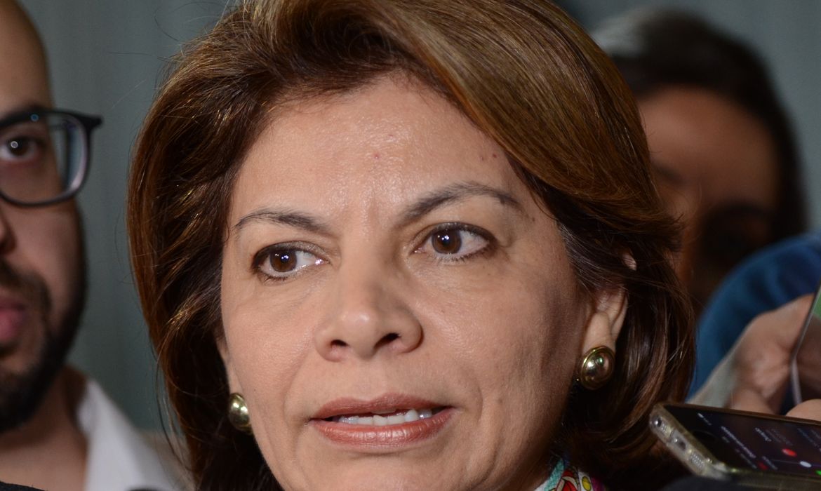 A chefe da missão de observação eleitoral da Organização dos Estados Americanos (OEA), Laura Chinchilla fala com a imprensa após reunião com candidato a presidência da República, Fernando Haddad, no hotel Matsubara.