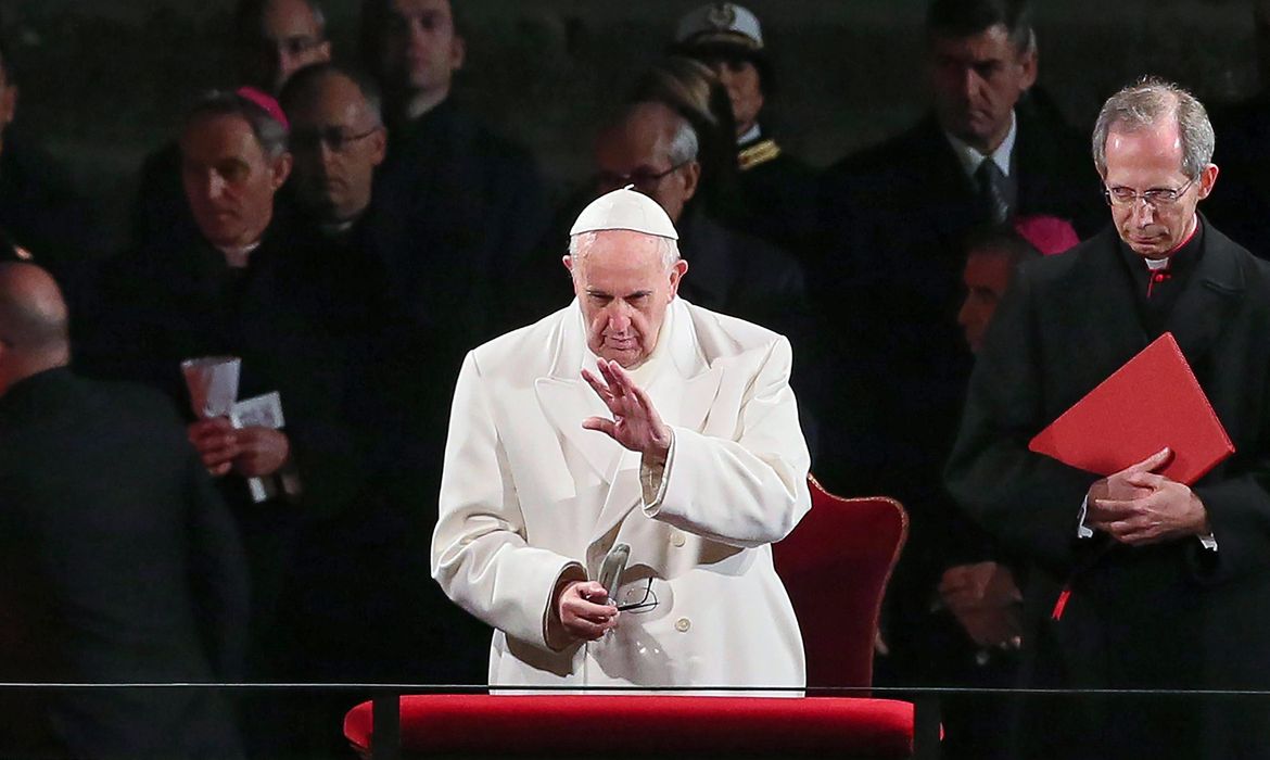 Papa Francisco na Via Sacrsa