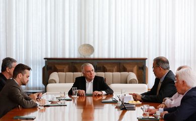 Brasília - O presidente Michel Temer se reúne com ministros no Palácio da Alvorada para discutir medidas relativas à situação de venezuelanos em Roraima (Marcos Corrêa/PR)