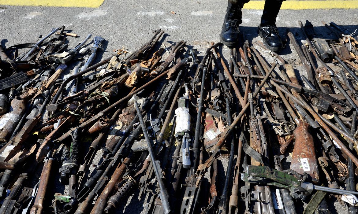 8.549 armas obsoletas e sem condições de uso na atividade policial são destruídas como parte das ações estruturantes conduzidas pelo Gabinete de Intervenção Federal, no Batalhão de Manutenção e Suprimento de Armas do Exército, na Vila Militar,