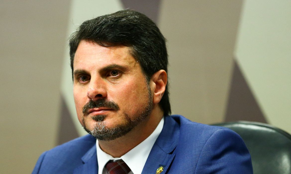  O senador Marcos do Val durante sessão da Comissão de Constituição, Justiça e Cidadania (CCJ) do Senado  para votação do projeto de lei (PLS 166/2018) que altera o Código de Processo Penal para disciplinar a prisão após a condenação em segunda