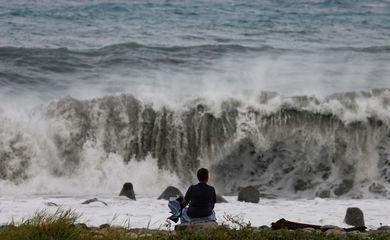 Typhoon Koinu in Taitung. REUTERS/Carlos Garcia Rawlins