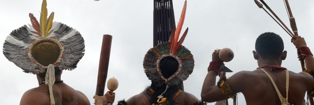 Ativistas do Greenpeace e índios iniciam semana de mobilização