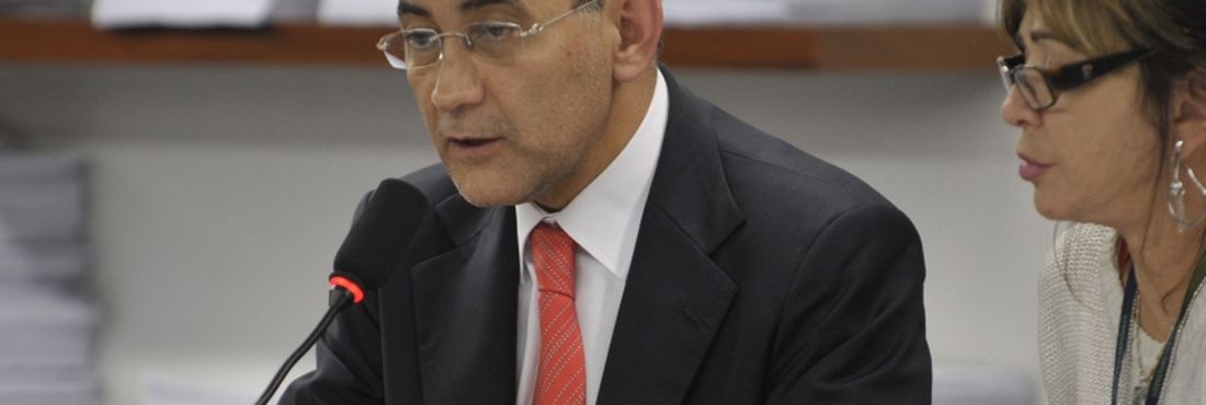 Ministro Joaquim Barbosa vota pela condenação do ex-deputado do PT, João Paulo Cunha.
