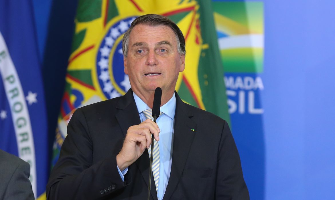 Presidente Jair Bolsonaro discursa após cerimônia de posse do Ministro de Estado da Cidadania, Joao Roma, e do Ministro de Estado Chefe da Secretaria-Geral da Presidência da República, Onix Lorenzoni e sanção da Lei da Autonomia do Banco Central