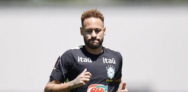 Neymar em treino da Seleção Brasileira