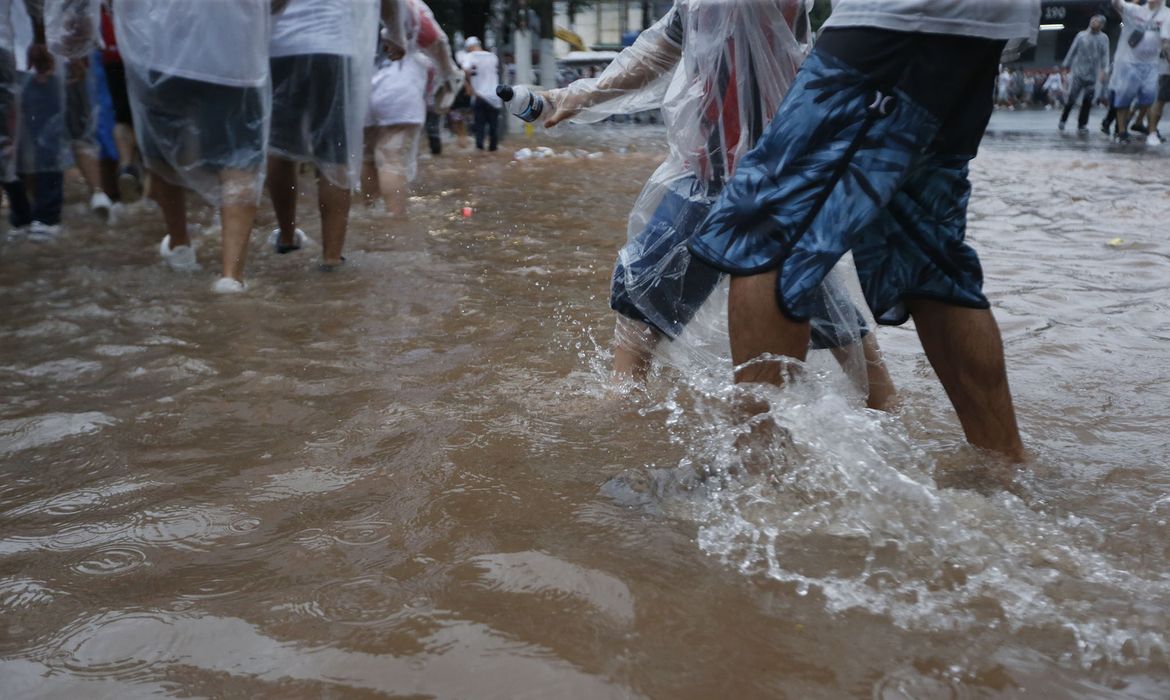 São Paulo (SP), 26/01/2025 - Forte chuva causa alagamento na entrada do estádio do MorumBIS.  Foto Paulo Pinto/Agencia Brasil