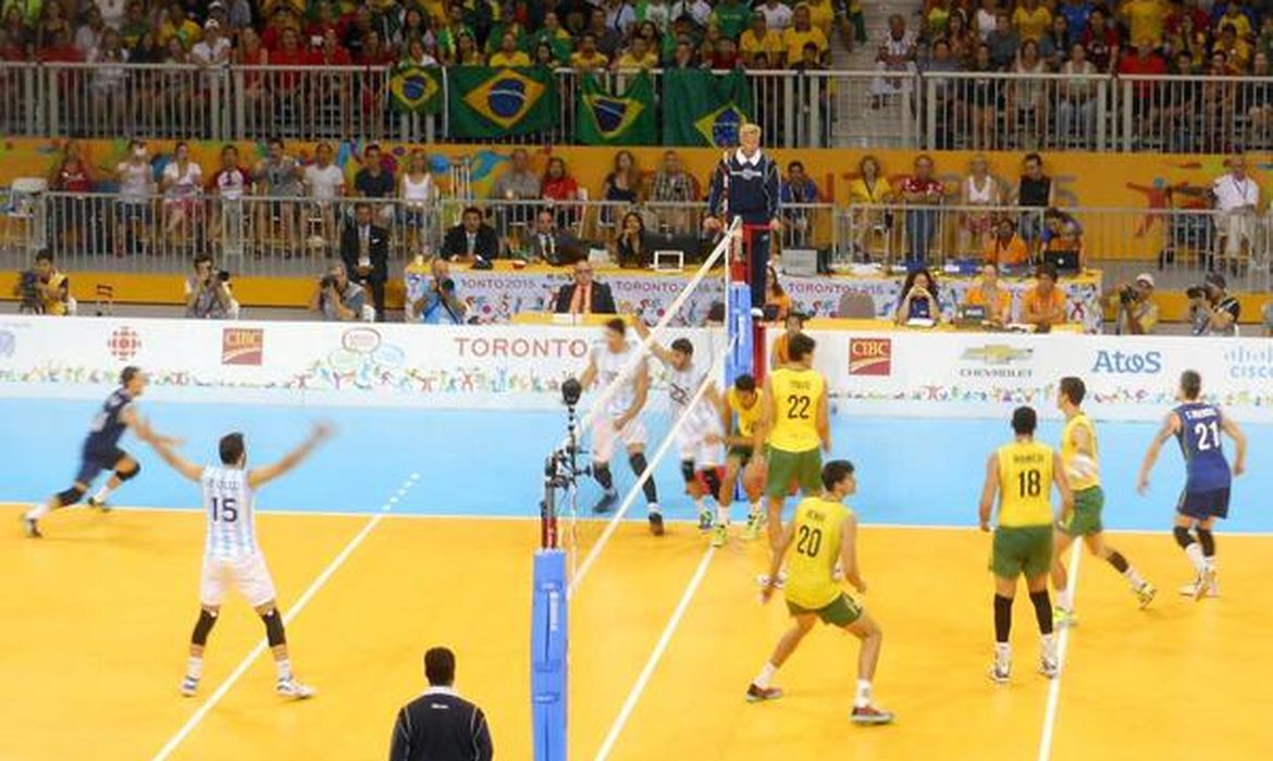 Brasil perde a final do vôlei masculino para a Argentina e fica com a prata