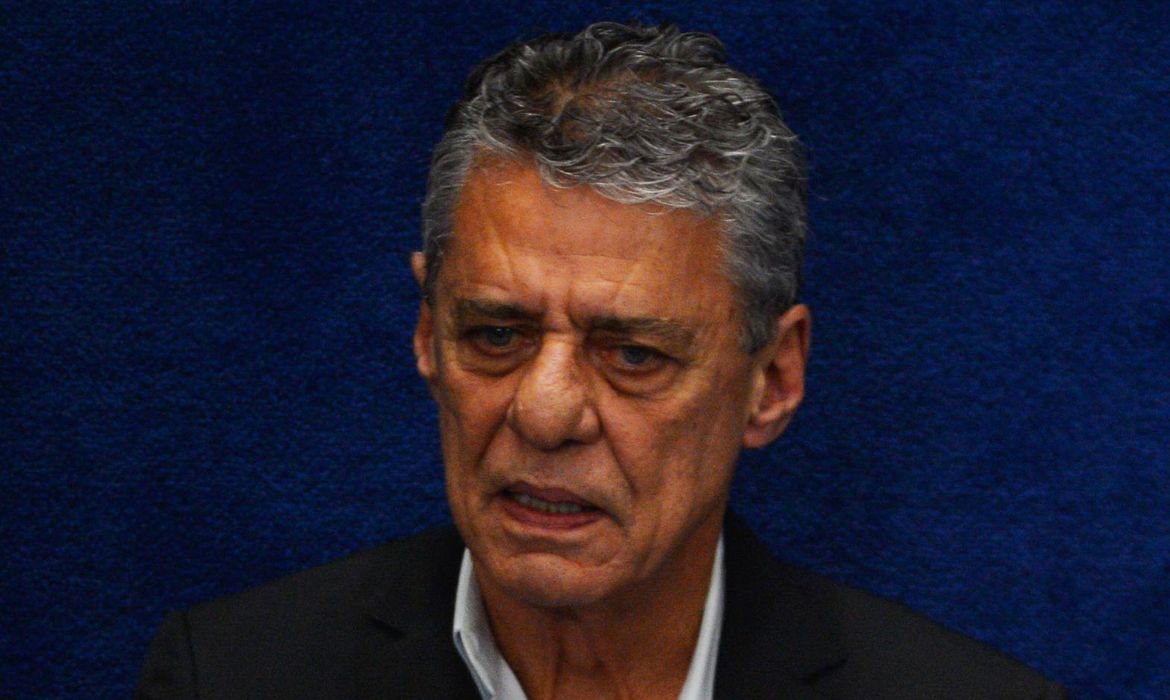 Brasília - O ex-presidente Luiz Inácio Lula da Silva e o cantor Chico Buarque, acompanham a defesa da presidenta afastada, Dilma Rousseff, durante sessão de julgamento do impeachment, no Senado ( Fabio Rodrigues Pozzebom/Agência Brasil)