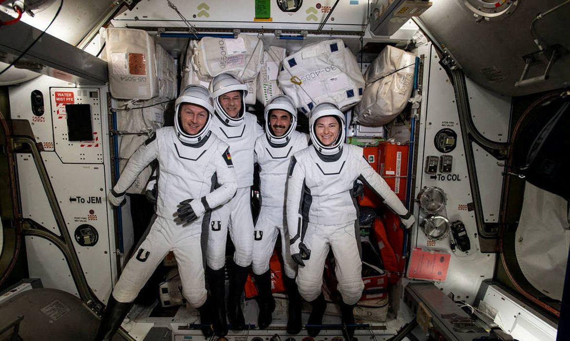 Astronautas da terceira missão espacial da Nasa-SpaceX na Estação Espacial Internacional
