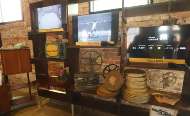 São Paulo (SP), 27/11/2024 - Diretoria da Cinemateca  apresenta o projeto de preservação do maior acervo cinematográfico sobre o futebol brasileiro, com registros de jogos históricos e da vida social e cultural brasileira produzidos no período de 1959 a 1986. O Canal 100 faz parte da memória afetiva tanto dos cinéfilos quanto dos amantes do futebol, além de ter sido um pioneiro do cine jornal no brasil, nos anos de 1959 a 1986.Foto: Paulo Pinto/Agência Brasil