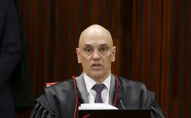 Brasília (DF), 29/06/2023 - O presidente do Tribunal Superior Eleitoral (TSE), Alexandre de Moraes, durante sessão que retoma o julgamento da ação (Aije nº 0600814-85) que pede a inelegibilidade de Jair Bolsonaro e de Walter Braga Netto, candidatos à Presidência da República nas Eleições 2022. Foto: Marcelo Camargo/Agência Brasil