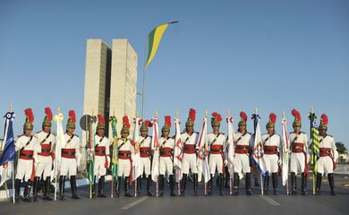 Desfile cívico-militar de 07 de setembro na Esplanada dos Ministérios