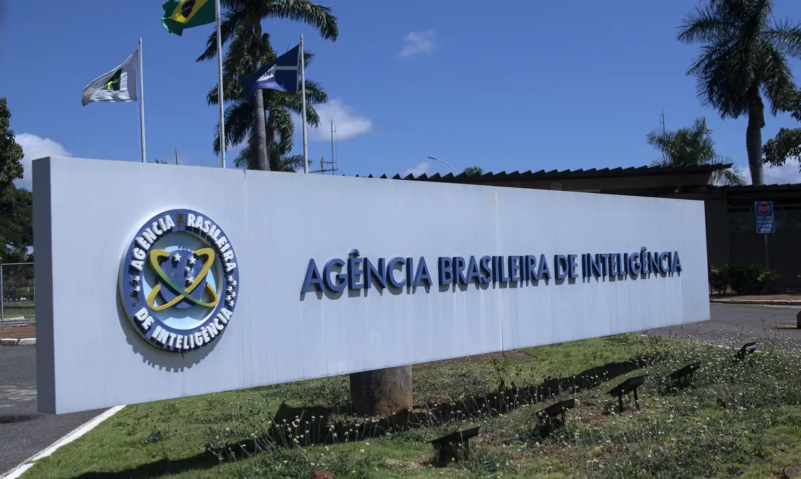 Brasília 02/03/2023 - Fachada do prédio da Agência Brasileira de Inteligência (Abin).O presidente Luiz Inácio Lula da Silva transferiu a Agência Brasileira de Inteligência (Abin) do Gabinete de Segurança Institucional (GSI) para a Casa Civil, pasta chefiada pelo ministro Rui Costa. O decreto com a mudança foi publicado no Diário Oficial da União desta quinta-feira (2).
Foto: Antonio Cruz/Agência Brasil