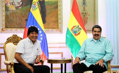 Nicolás Maduro e Evo Morales durante encontro no Palácio de Miraflores, sede do governo venezuelano, em Caracas