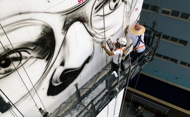 Rio de Janeiro (RJ) - Mostra de Arte Pública em Itabira. Artista plástico Kobra. Foto: Thiago Santos