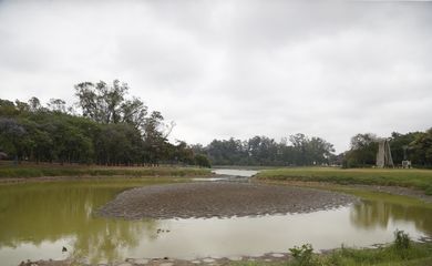 São Paulo (SP), 03/10/2024 - Lago do Parque do Ibirapuera com seu volume de água secando. Foto: Paulo Pinto/Agência Brasil