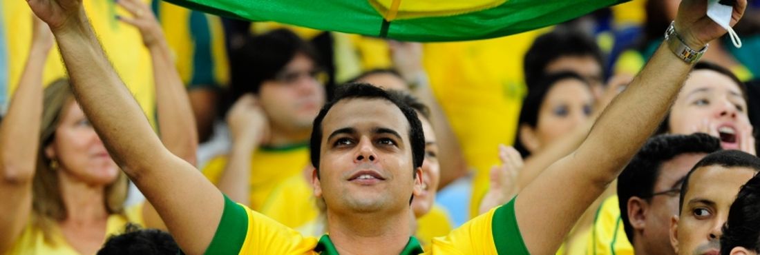 Rio de Janeiro – Torcida brasileria faz a festa na final da Copa das Confederações, no estádio Maracanã