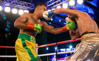Mangaratiba-RJ 31/10/2019 - Boxing For You, quinta edição. Pela categoria médios. Esquiva Falcão venceu Jorge Miranda. Foto: Mario Palhares/Boxing For You